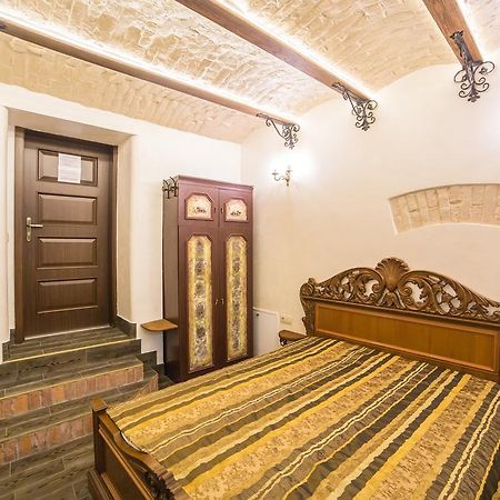 Apartments On Valova 16, On Market Square Lviv Exterior foto