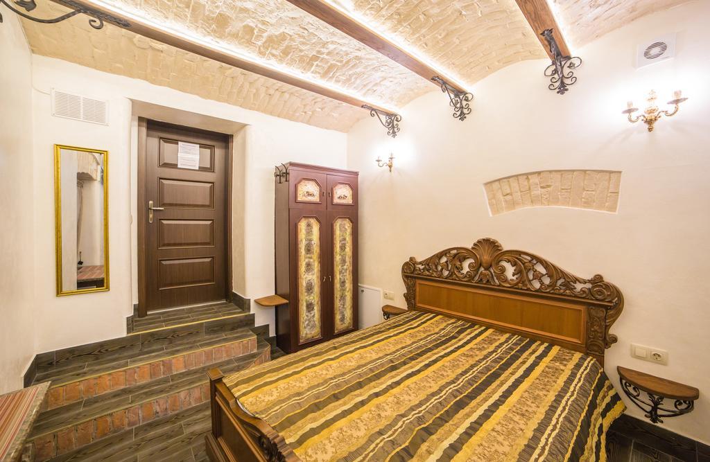 Apartments On Valova 16, On Market Square Lviv Exterior foto